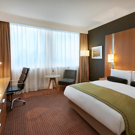 Crowne Plaza London Ealing By Ihg Hotel Exterior photo