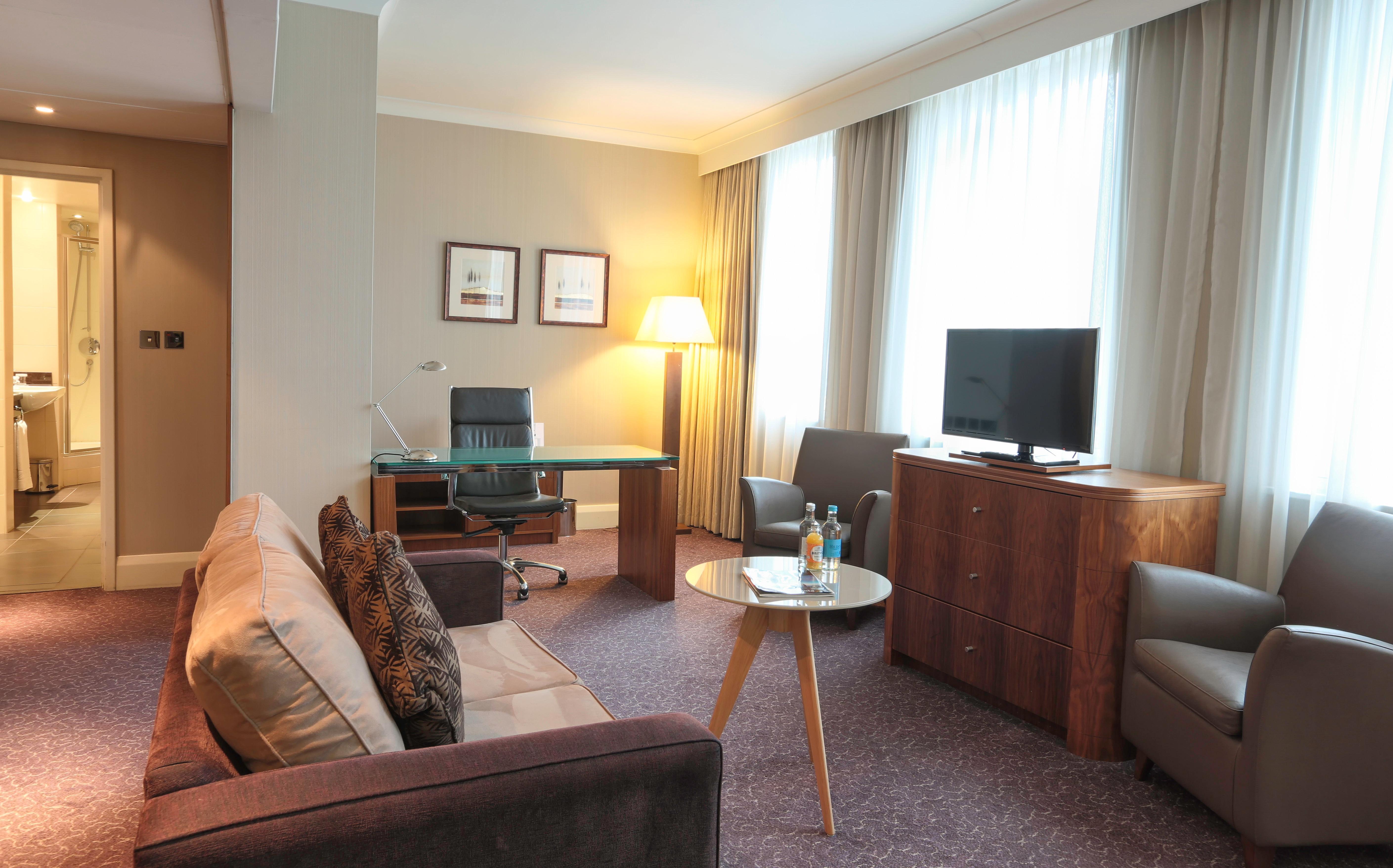 Crowne Plaza London Ealing By Ihg Hotel Exterior photo