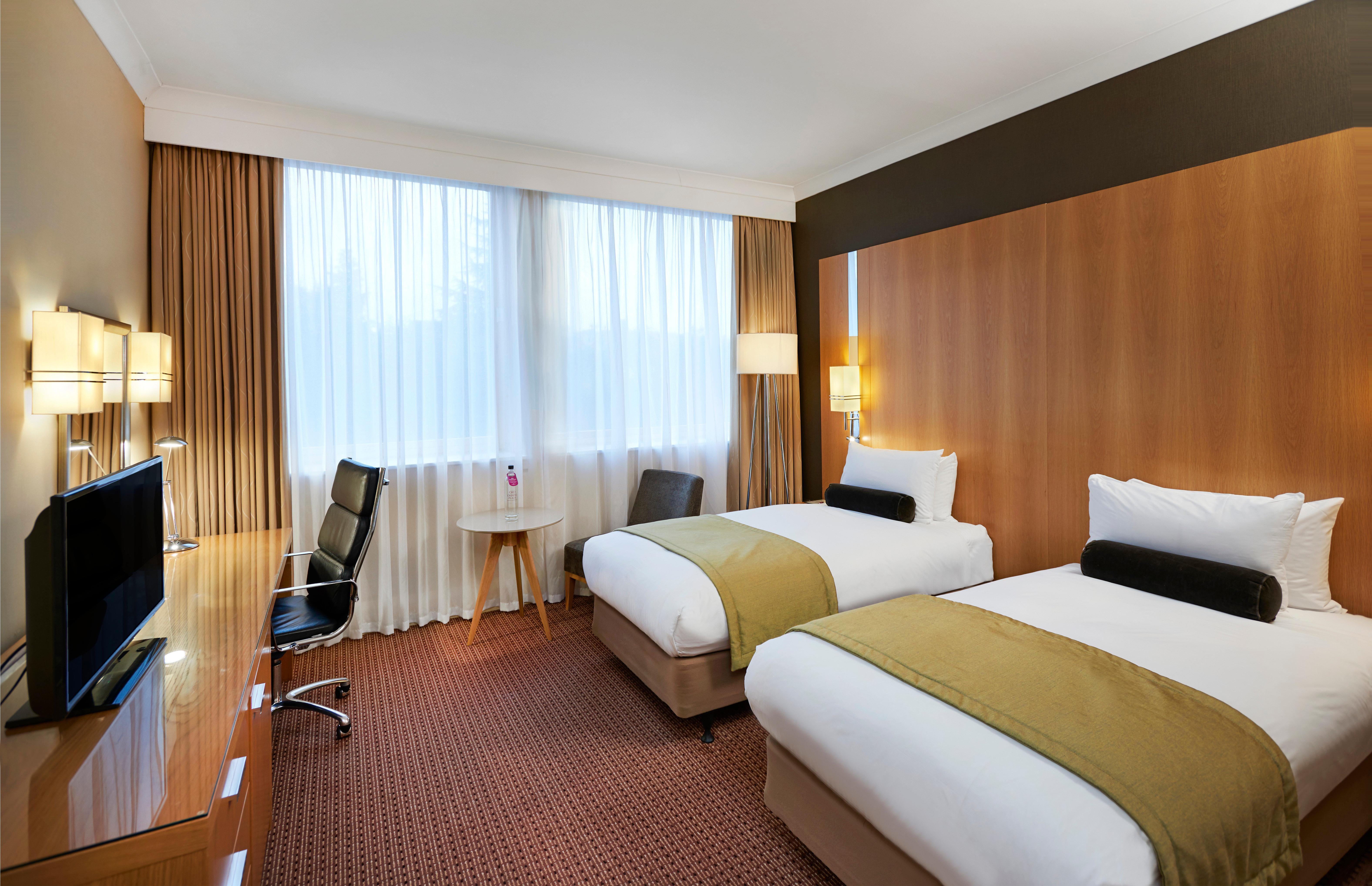 Crowne Plaza London Ealing By Ihg Hotel Exterior photo