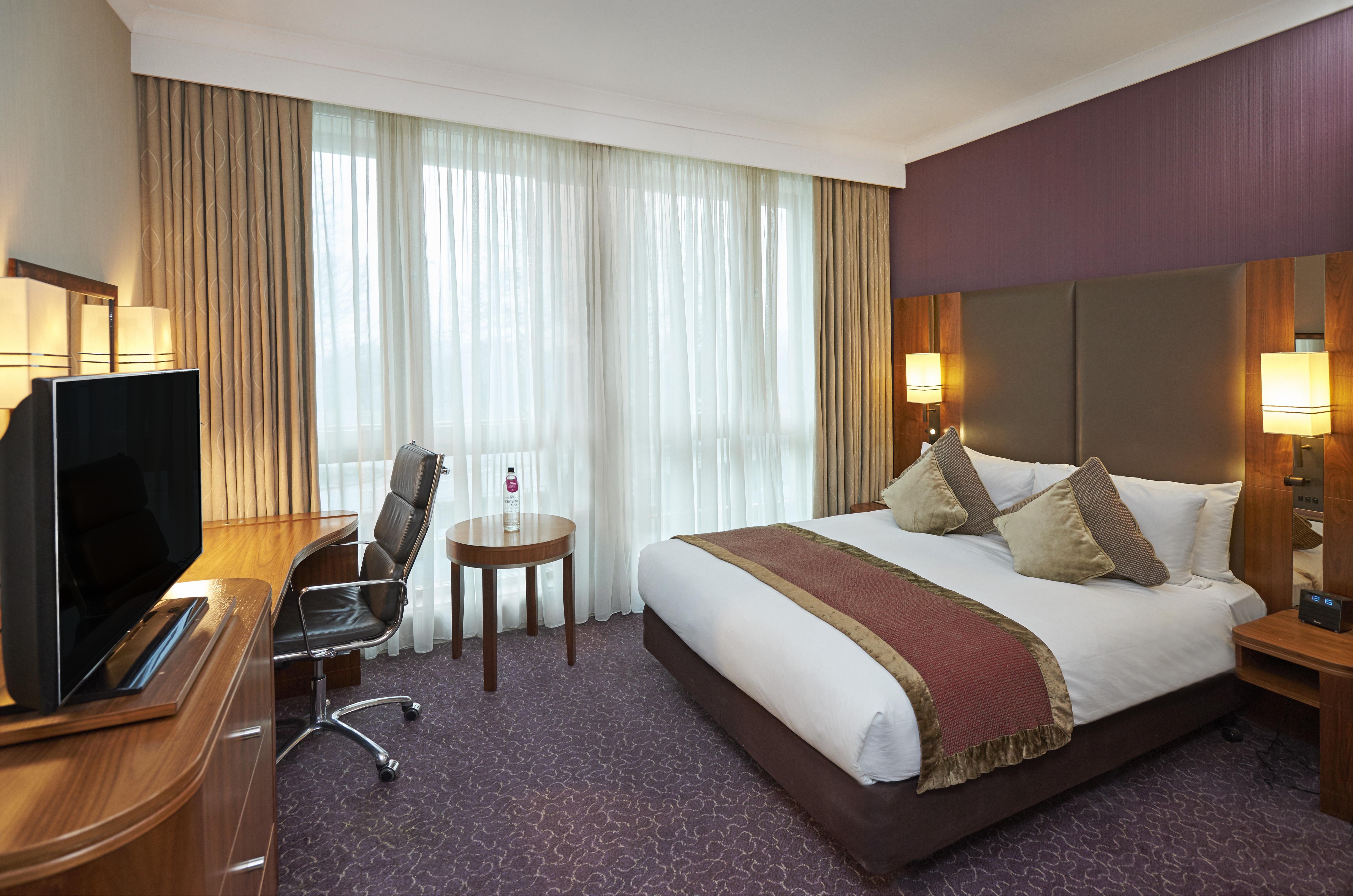 Crowne Plaza London Ealing By Ihg Hotel Exterior photo