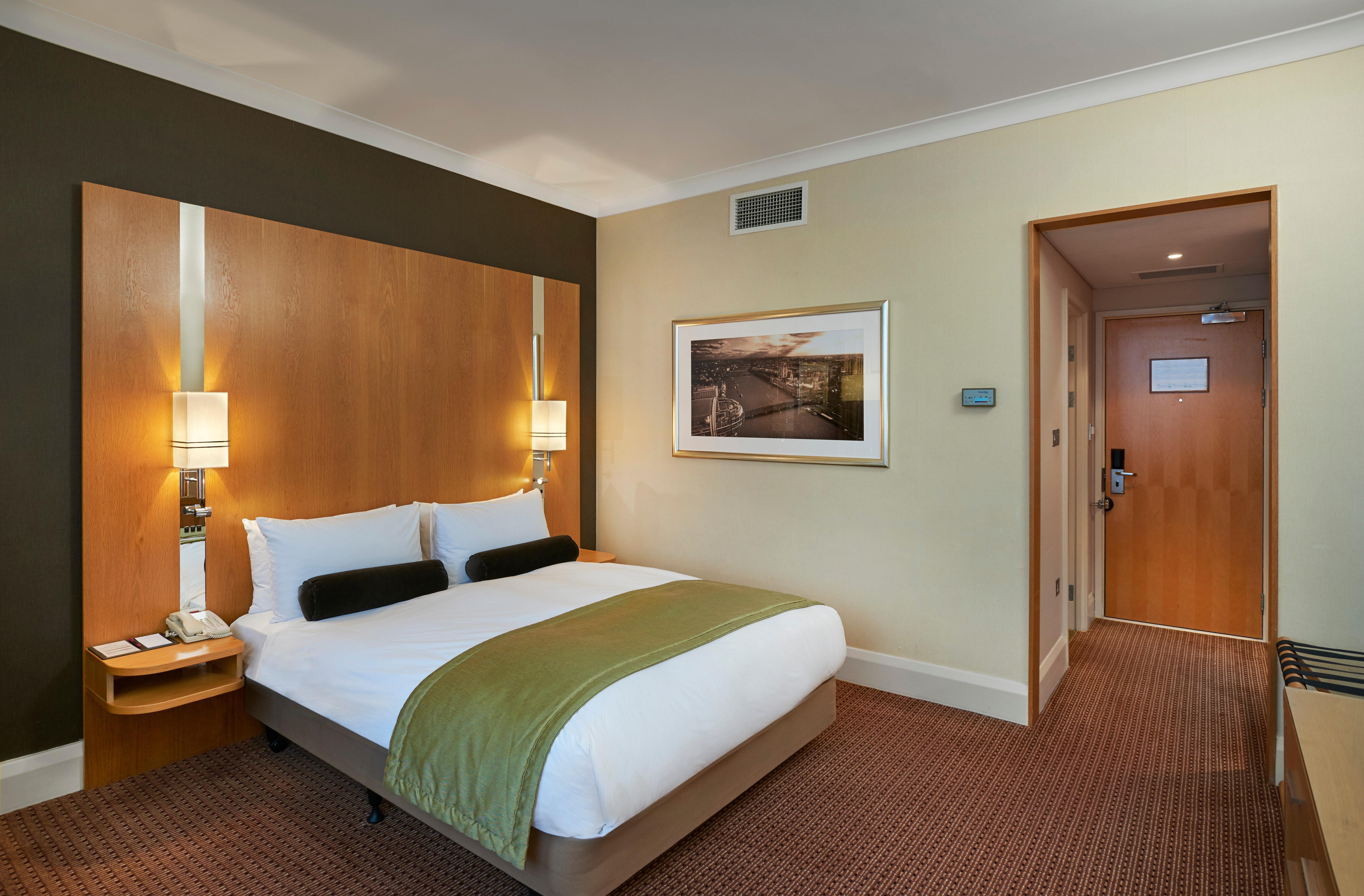 Crowne Plaza London Ealing By Ihg Hotel Exterior photo