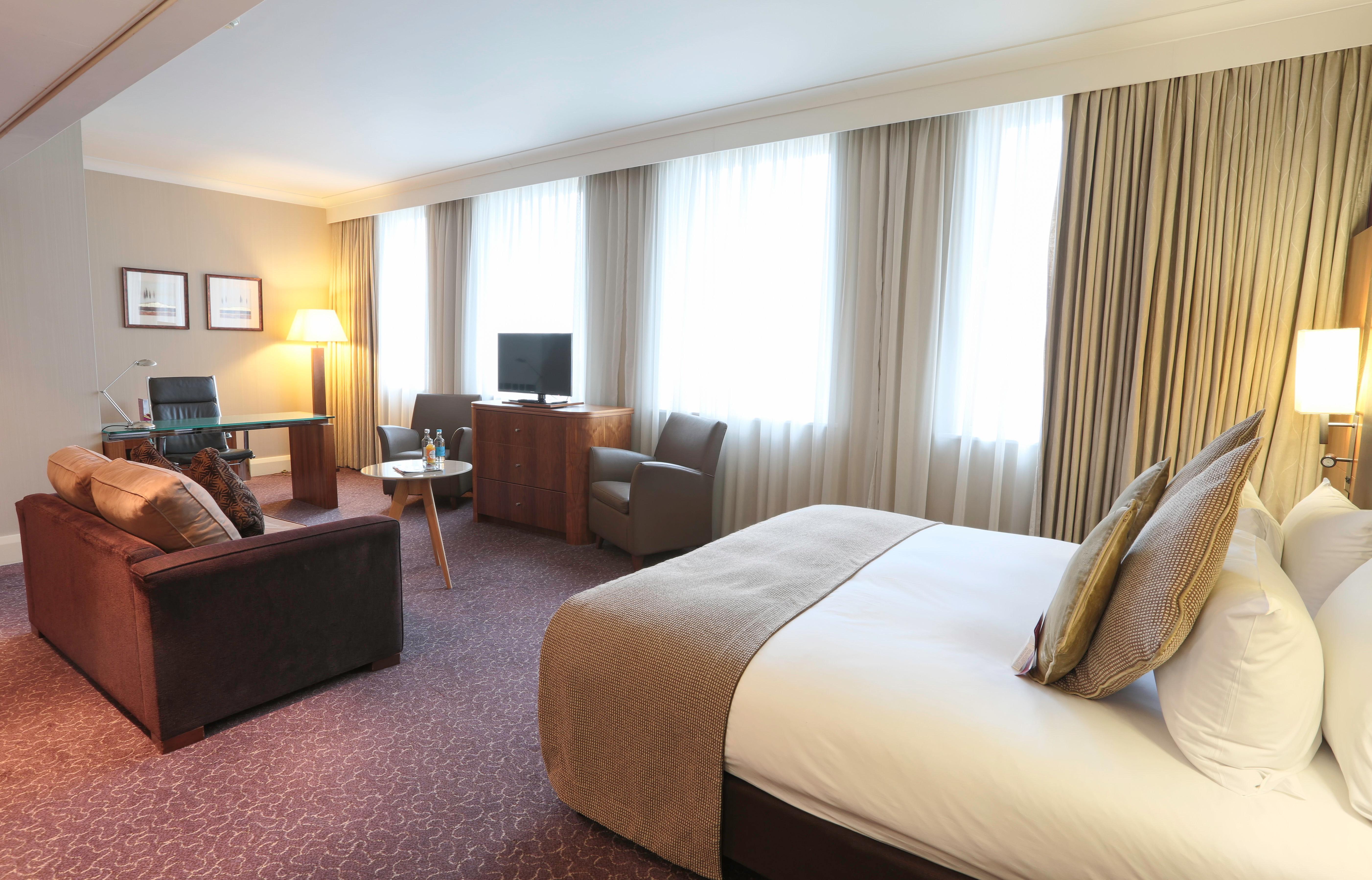 Crowne Plaza London Ealing By Ihg Hotel Exterior photo