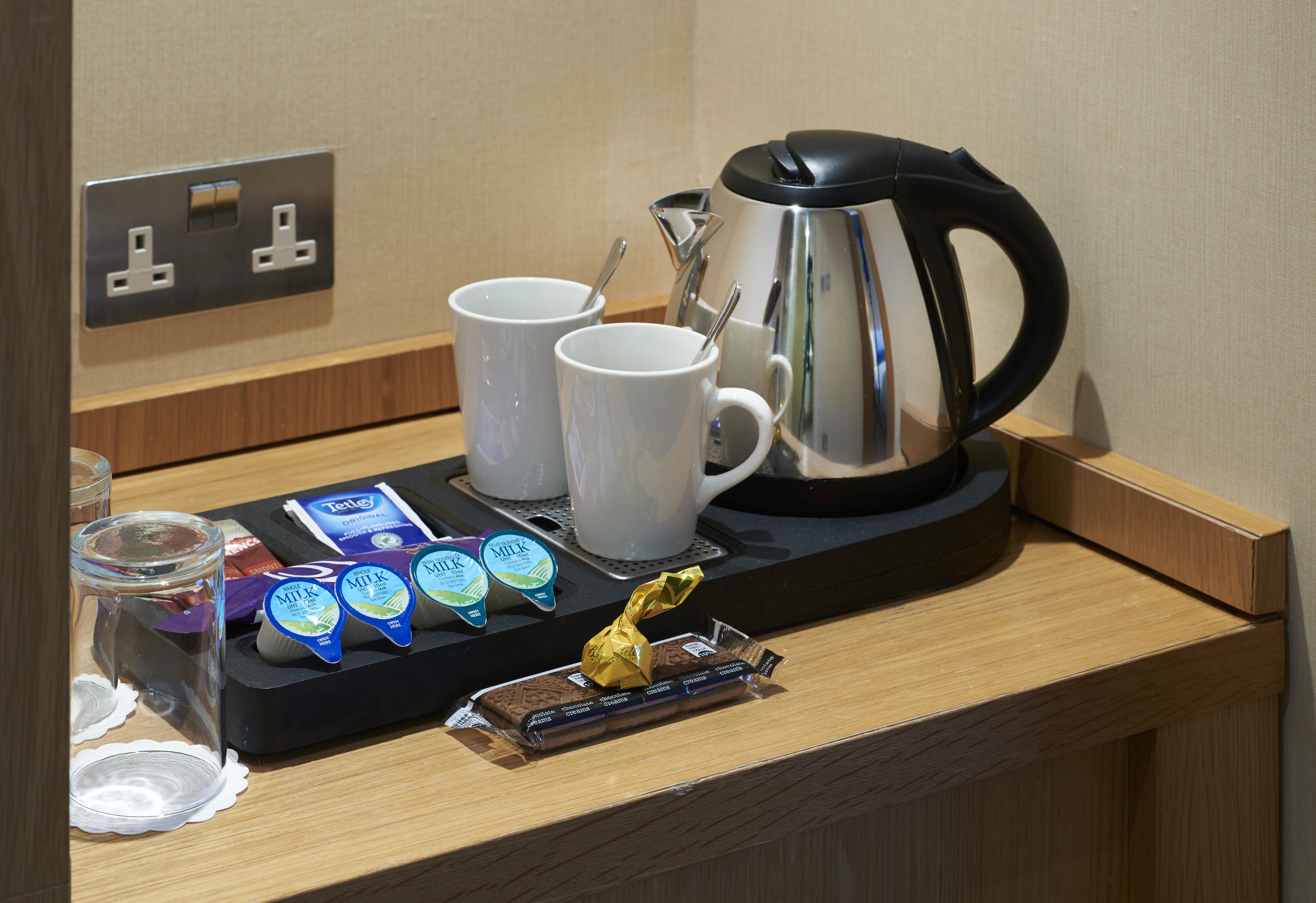 Crowne Plaza London Ealing By Ihg Hotel Exterior photo