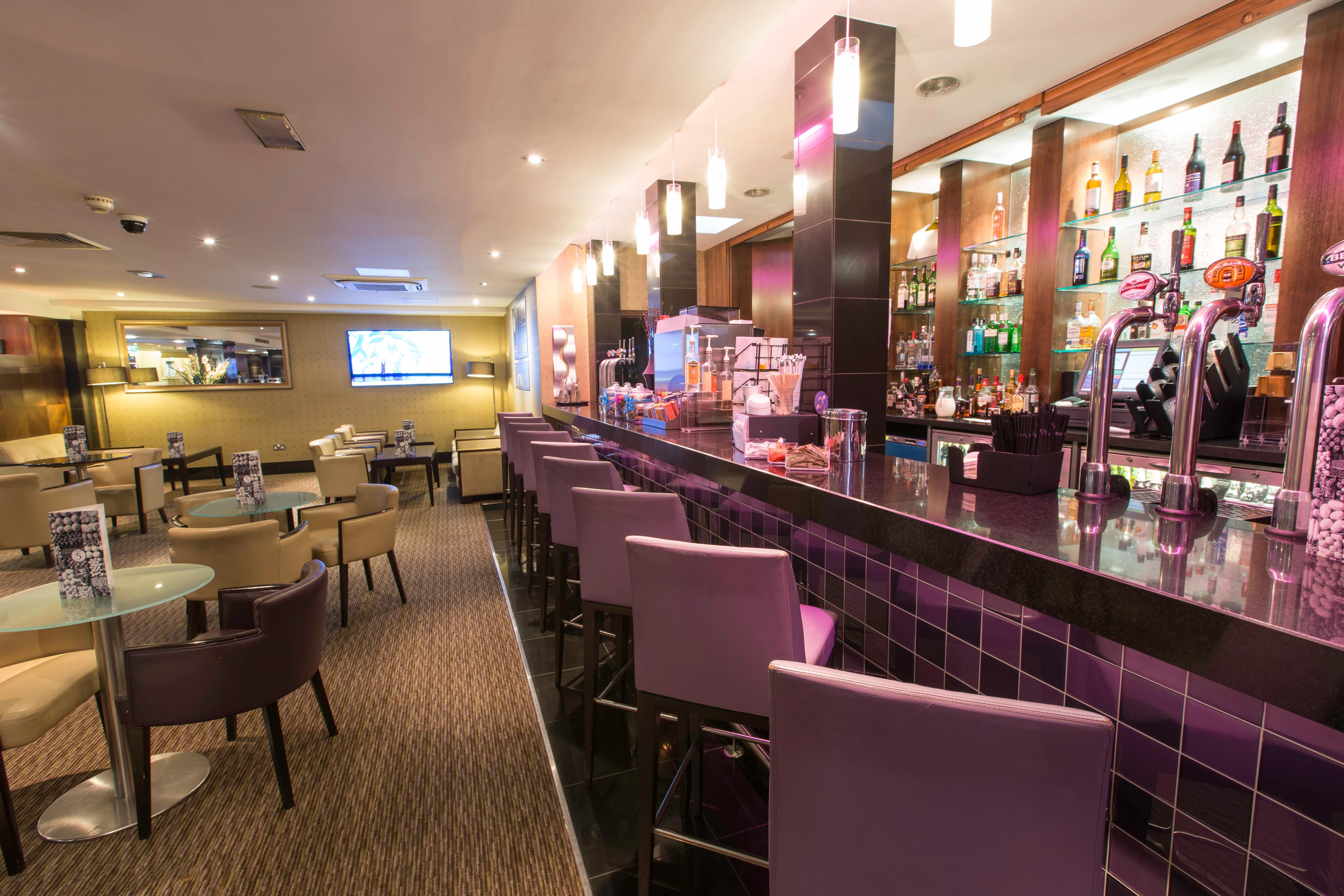 Crowne Plaza London Ealing By Ihg Hotel Exterior photo