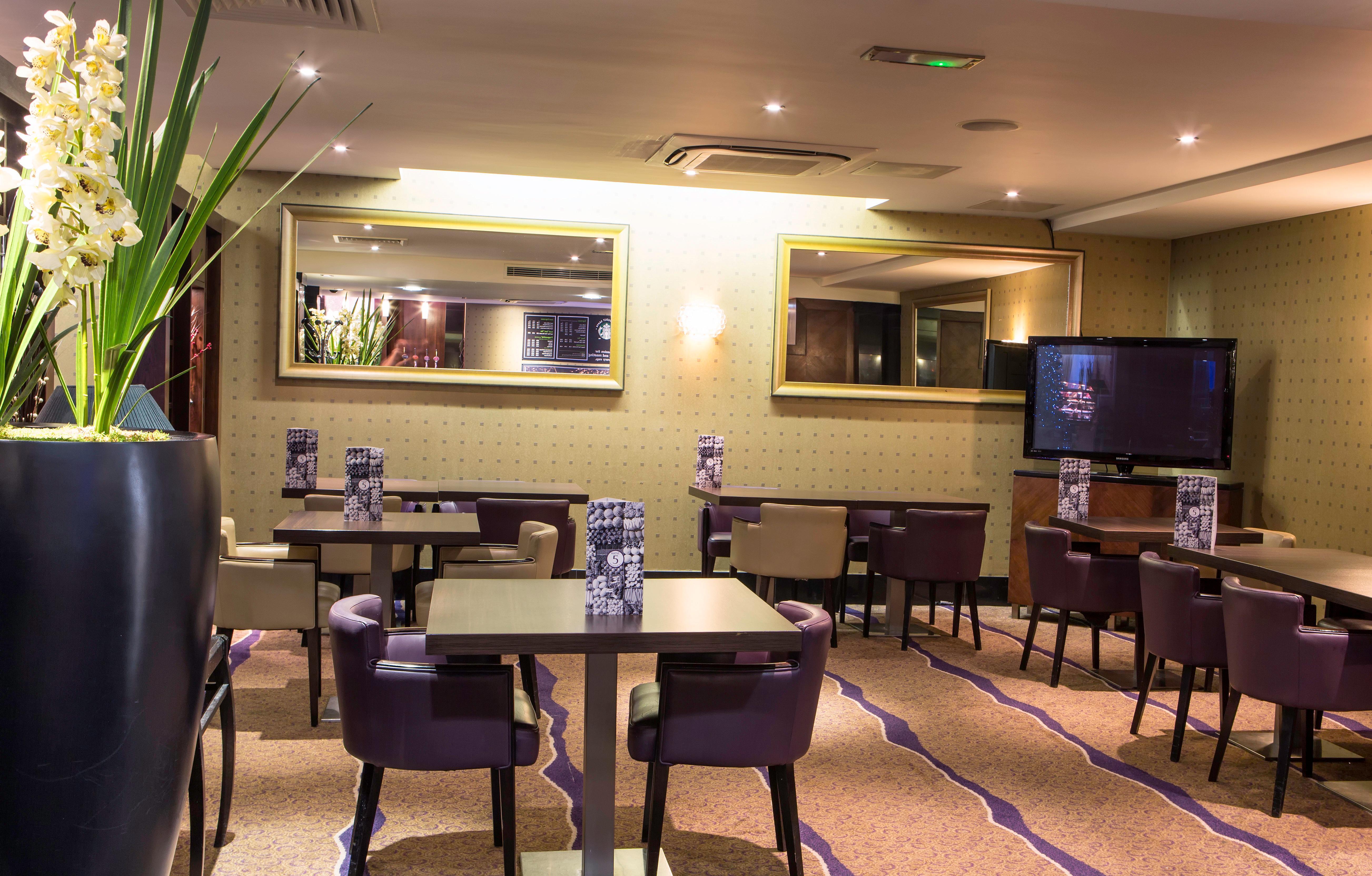 Crowne Plaza London Ealing By Ihg Hotel Exterior photo