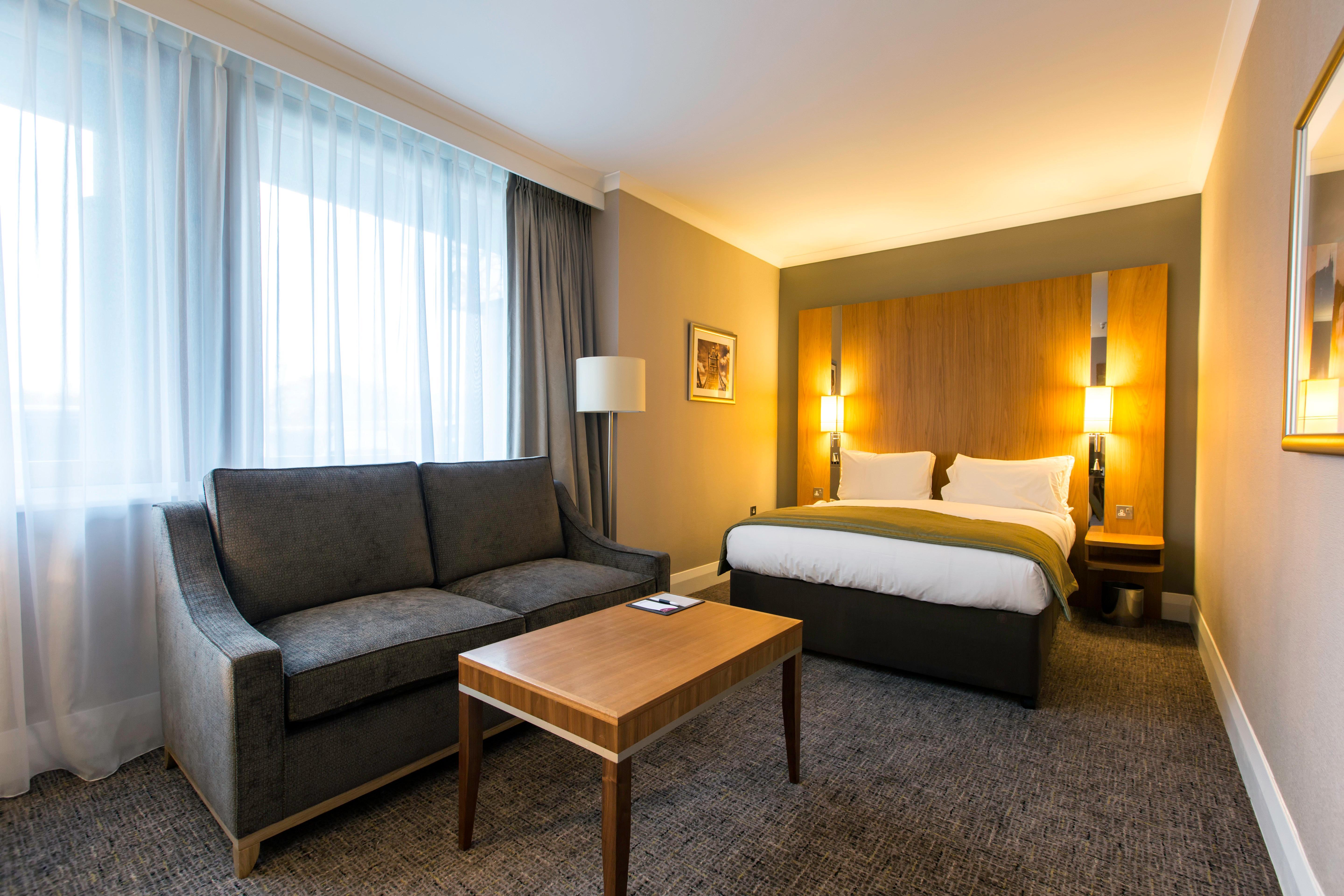 Crowne Plaza London Ealing By Ihg Hotel Exterior photo