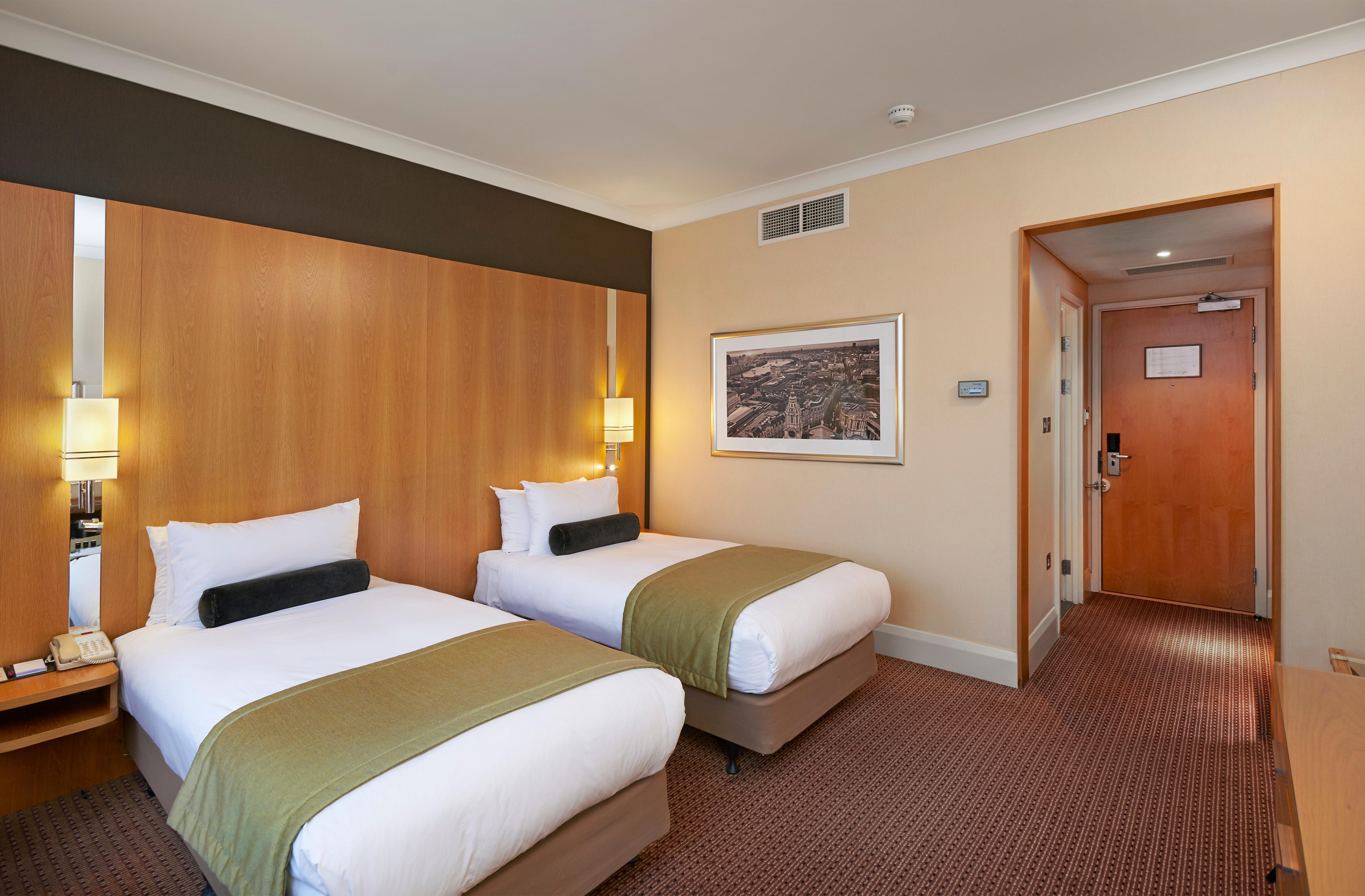 Crowne Plaza London Ealing By Ihg Hotel Exterior photo
