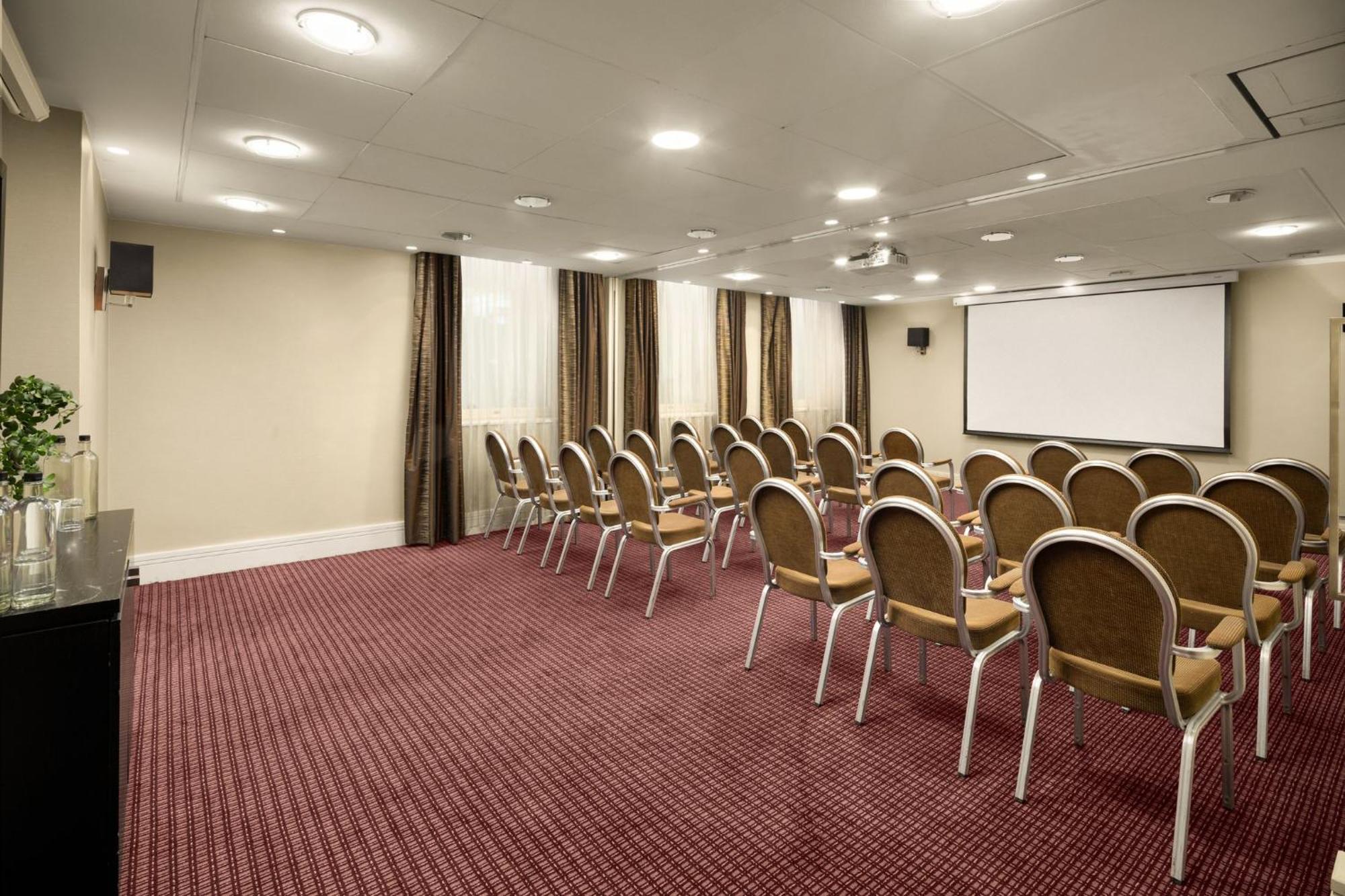 Crowne Plaza London Ealing By Ihg Hotel Exterior photo