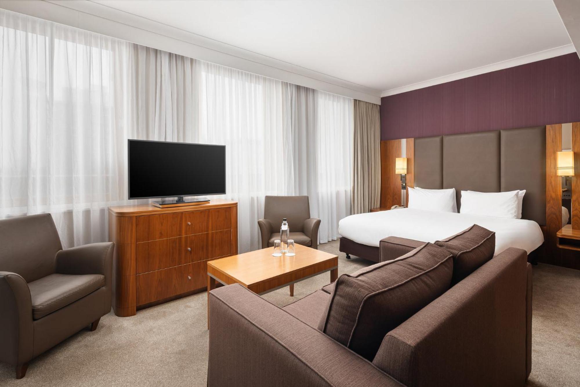 Crowne Plaza London Ealing By Ihg Hotel Exterior photo