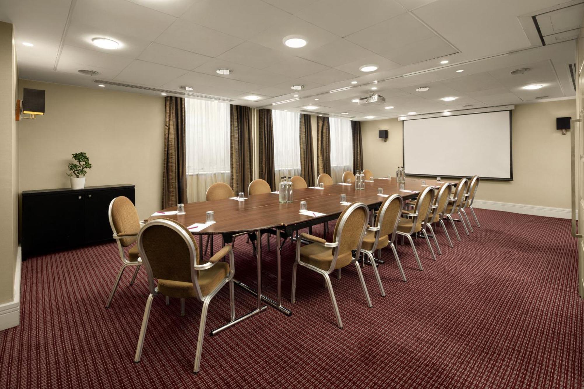 Crowne Plaza London Ealing By Ihg Hotel Exterior photo