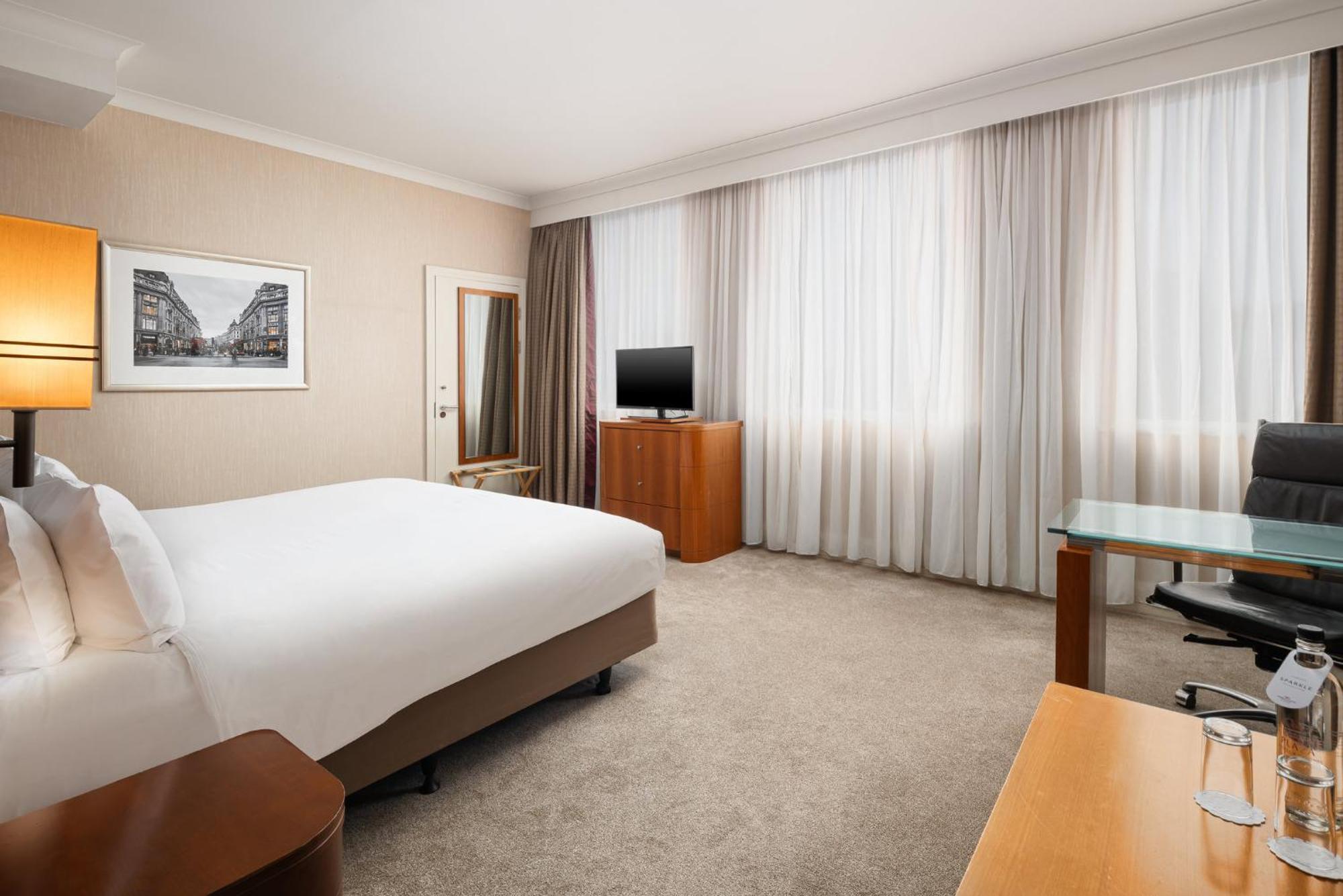 Crowne Plaza London Ealing By Ihg Hotel Exterior photo