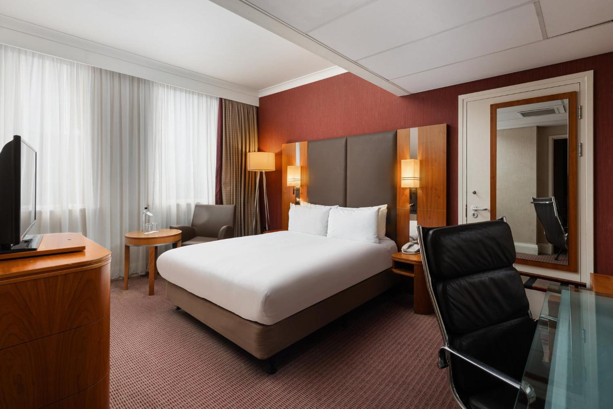 Crowne Plaza London Ealing By Ihg Hotel Exterior photo