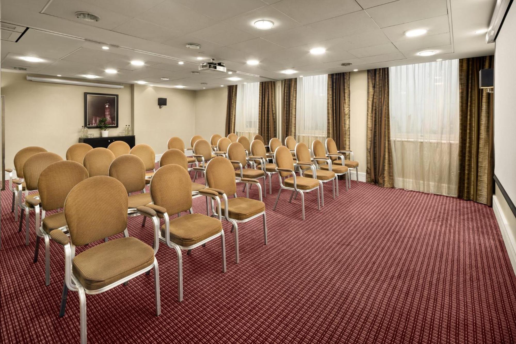 Crowne Plaza London Ealing By Ihg Hotel Exterior photo