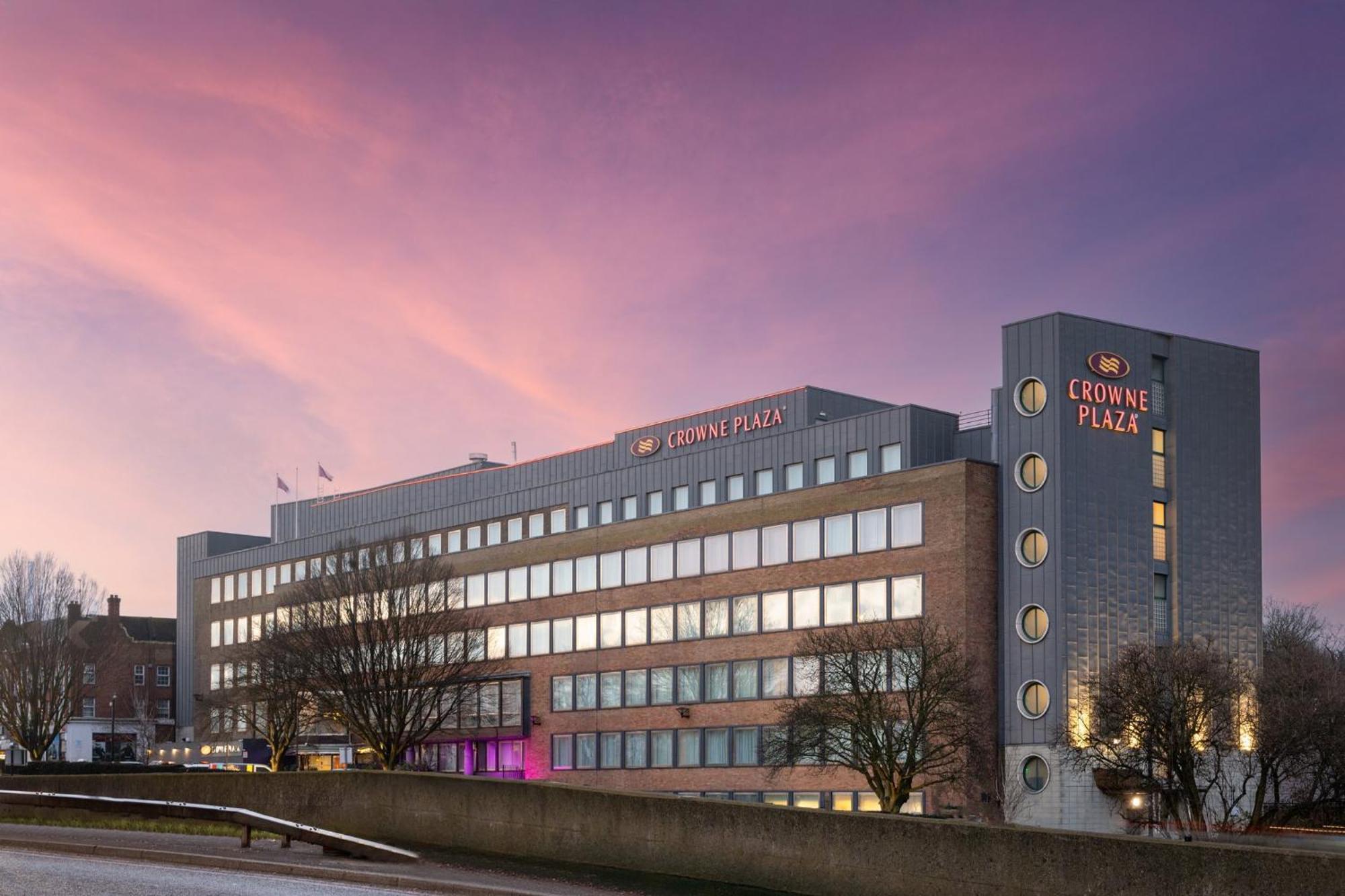 Crowne Plaza London Ealing By Ihg Hotel Exterior photo