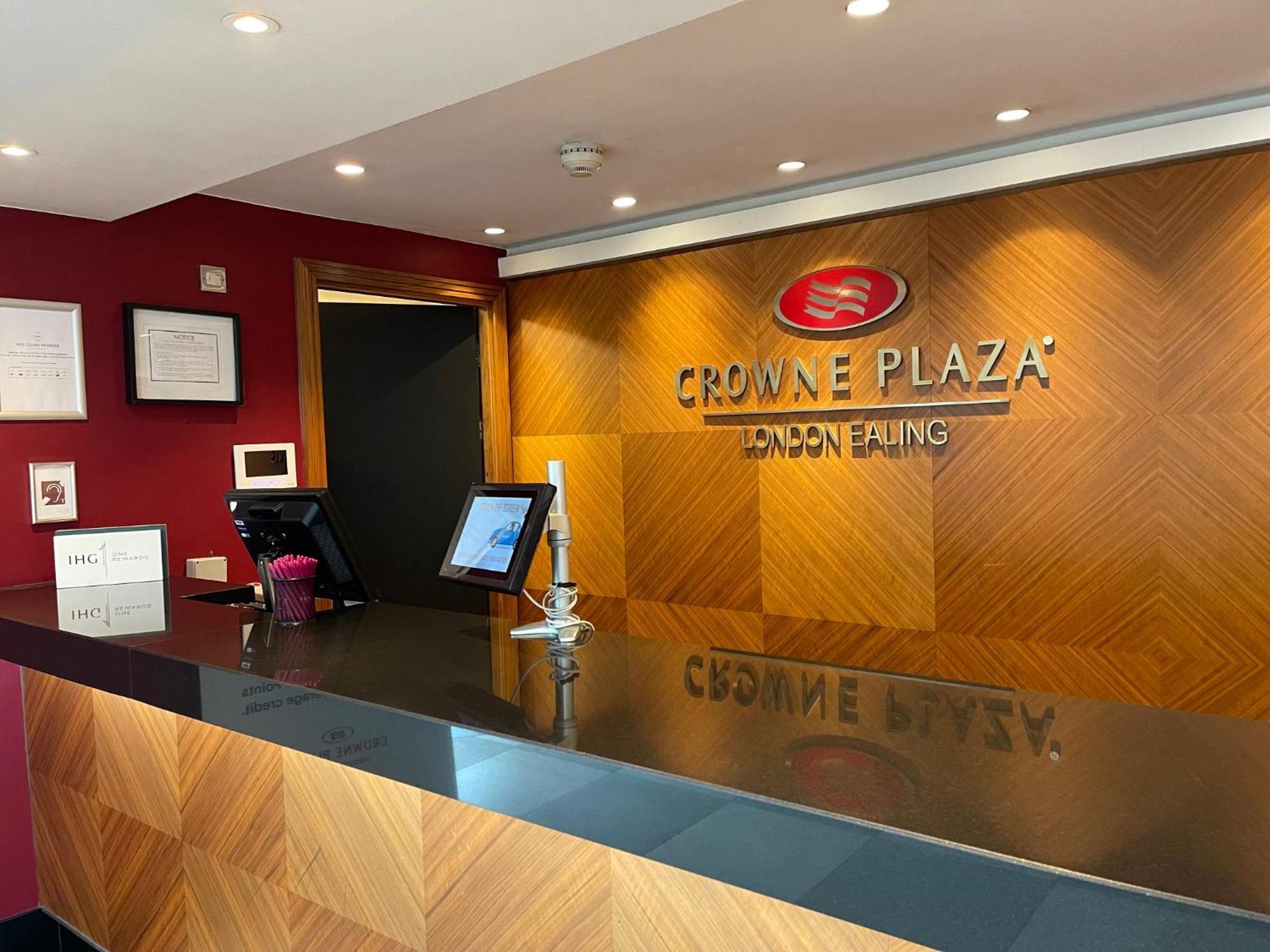 Crowne Plaza London Ealing By Ihg Hotel Exterior photo