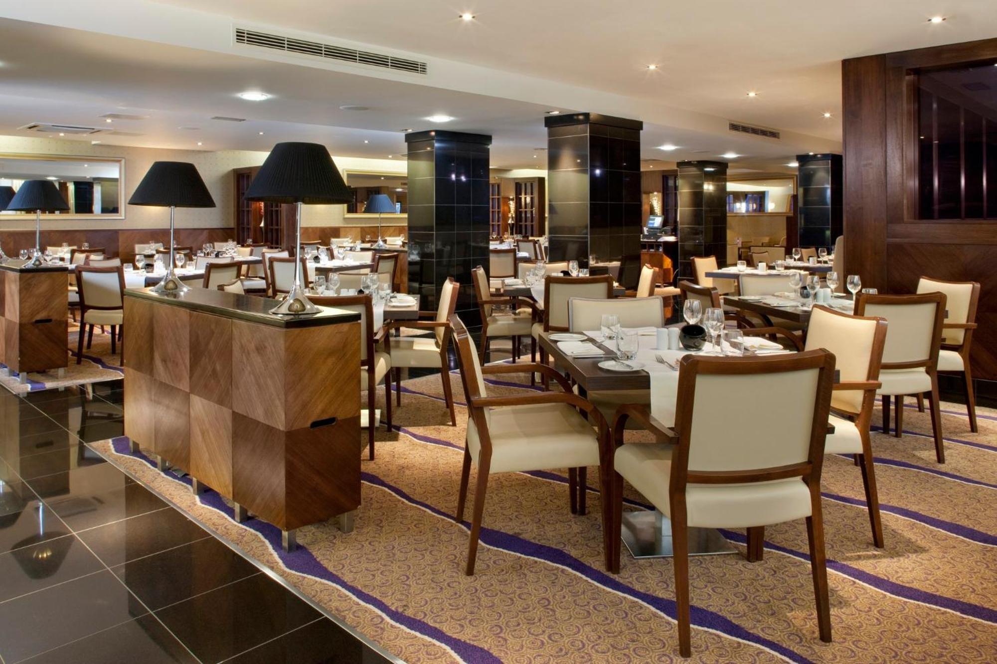 Crowne Plaza London Ealing By Ihg Hotel Exterior photo