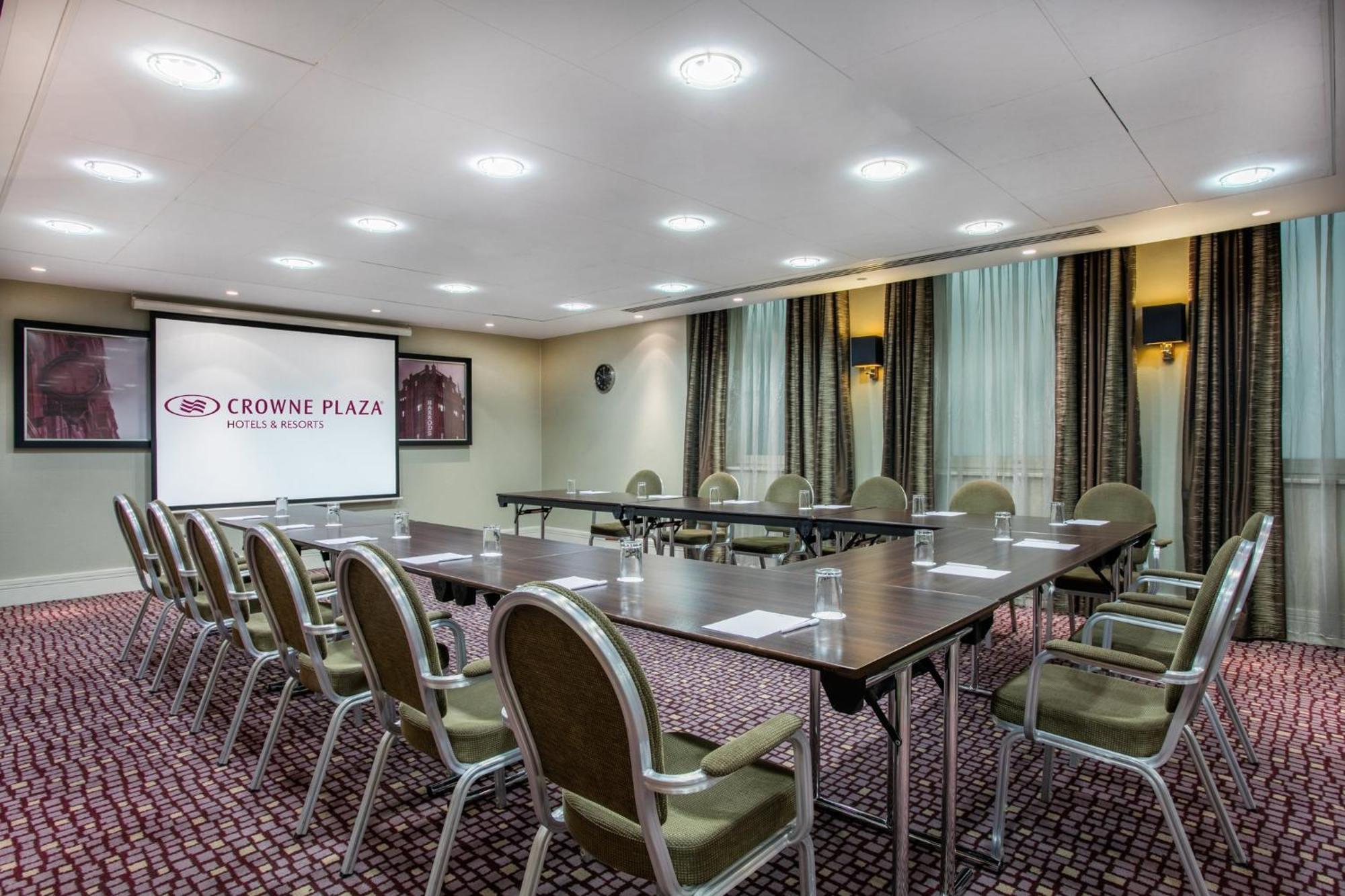 Crowne Plaza London Ealing By Ihg Hotel Exterior photo