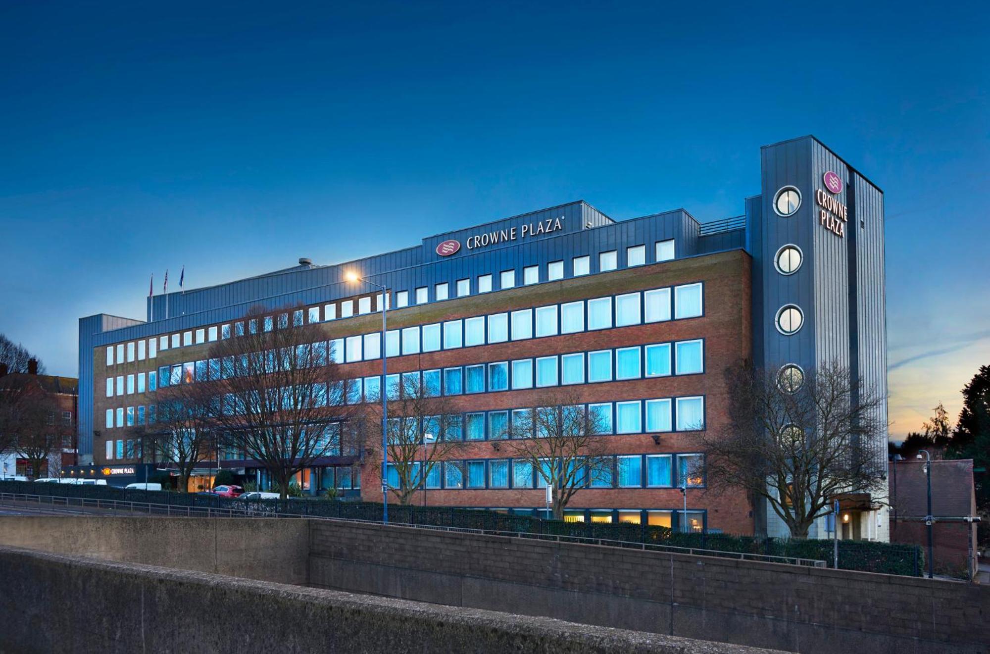 Crowne Plaza London Ealing By Ihg Hotel Exterior photo