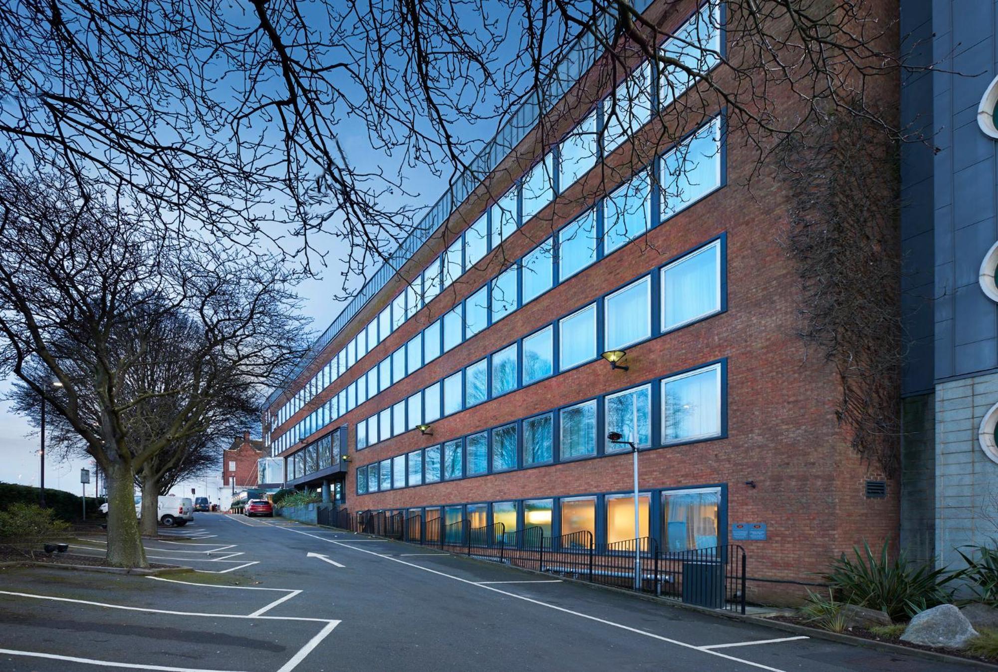 Crowne Plaza London Ealing By Ihg Hotel Exterior photo