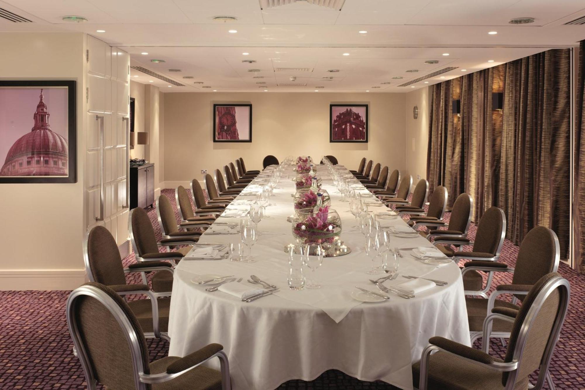 Crowne Plaza London Ealing By Ihg Hotel Exterior photo
